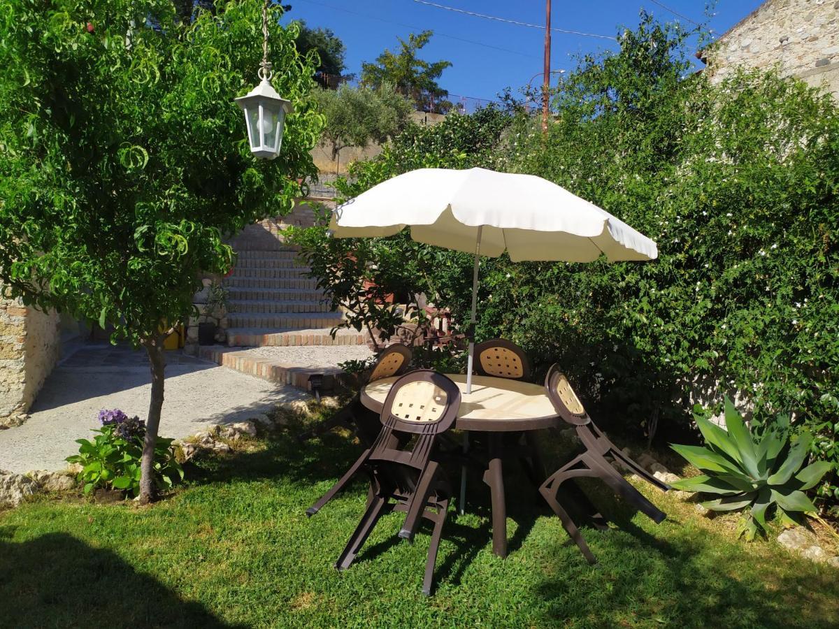 Il Giardino Dei Semplici B&B Caulonia エクステリア 写真